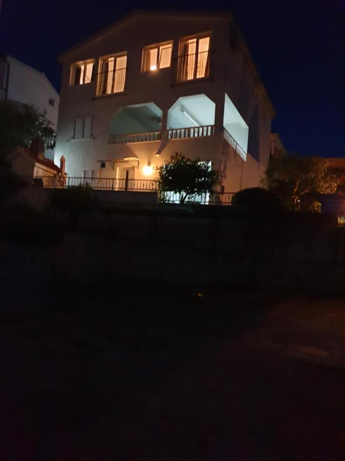 Apartments Zdenka Vinisce Exterior photo