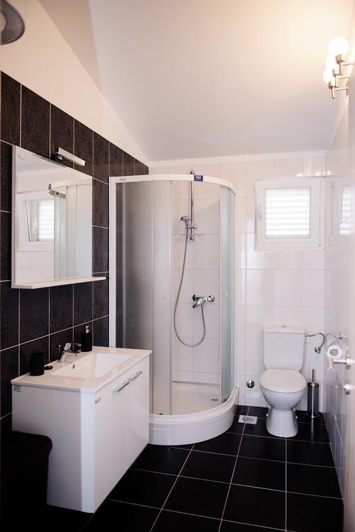 Apartments Zdenka Vinisce Room photo