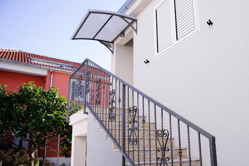 Apartments Zdenka Vinisce Exterior photo